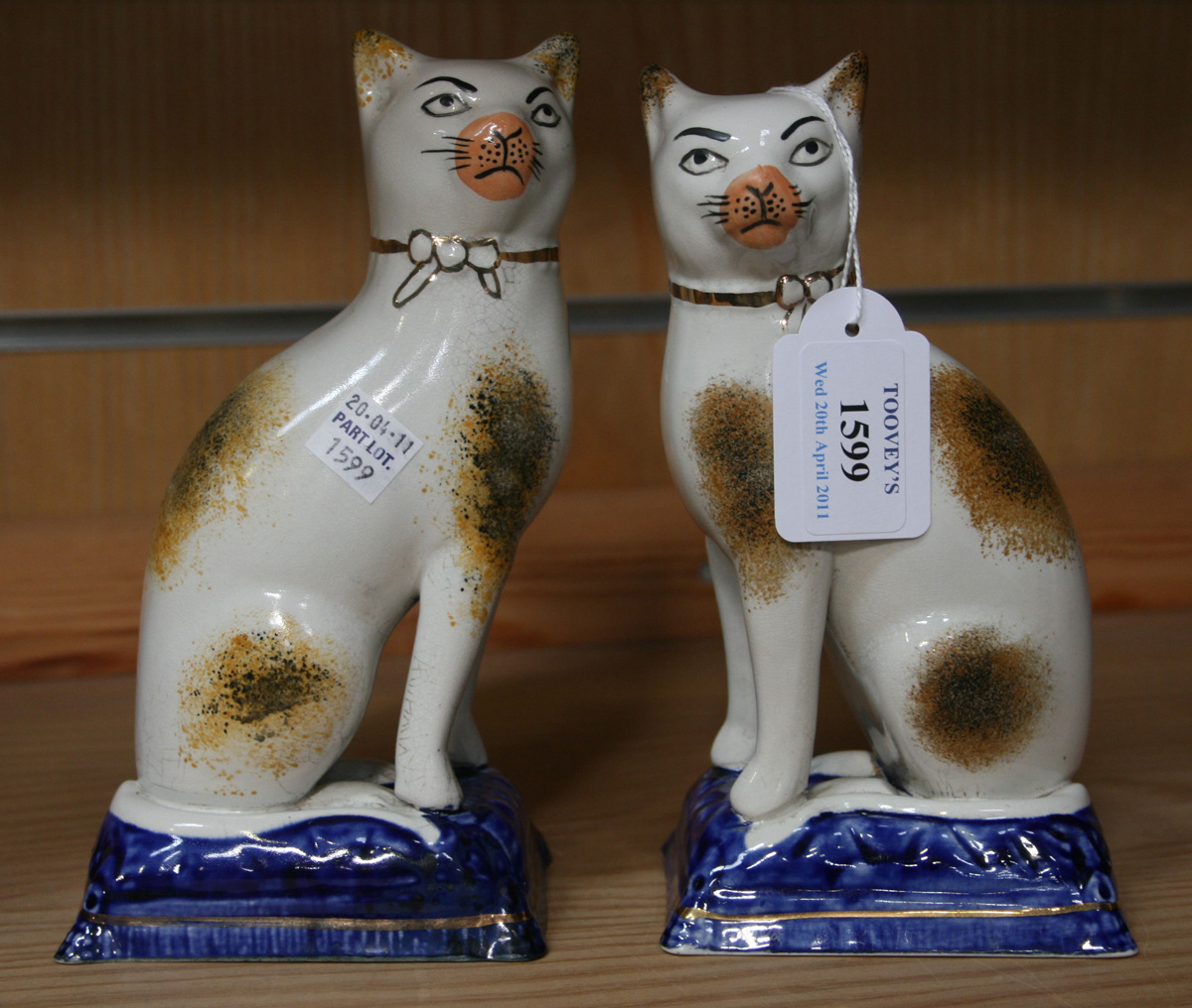 A pair of Staffordshire pottery cats, early 20th Century, modelled