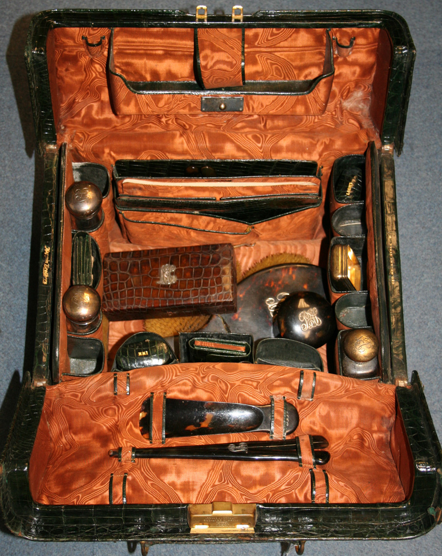 Lot - An English men's alligator gladstone travel bag Finnigan's Ltd.,  Manchester & Liverpool late 19th/early 20th century
