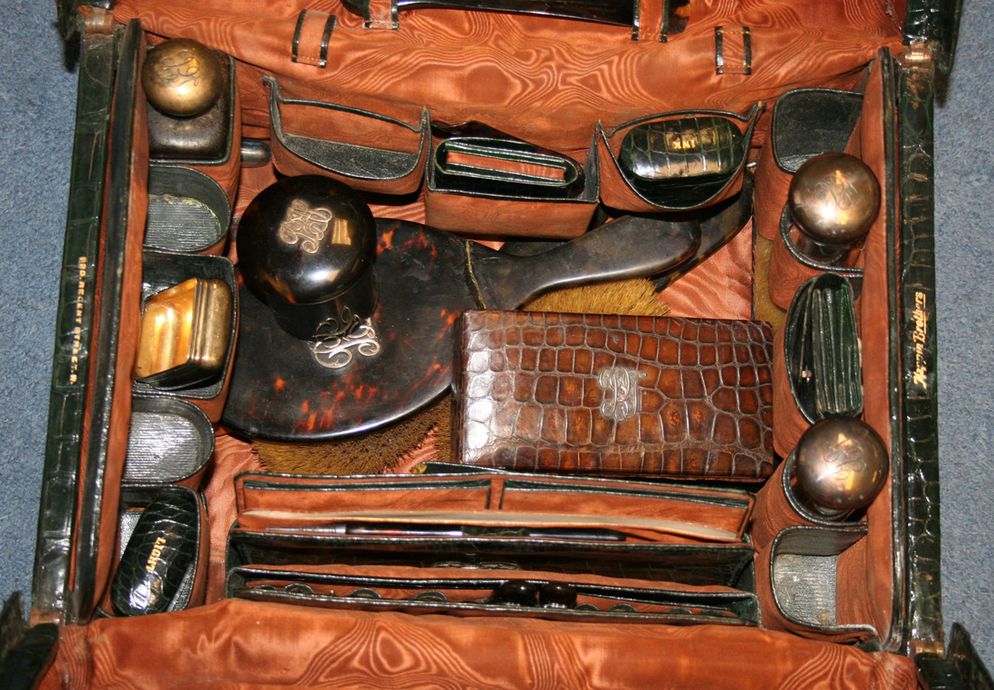 A 19TH CENTURY CROCODILE SKIN GLADSTONE BAG & ANOTHER BAG. Vintage Clothing  & Accessories - Auctionet