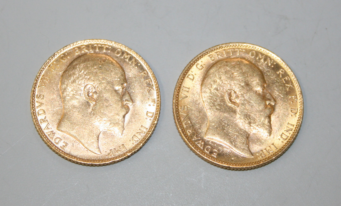 Two Edward VII sovereigns, comprising 1907M and 1909.