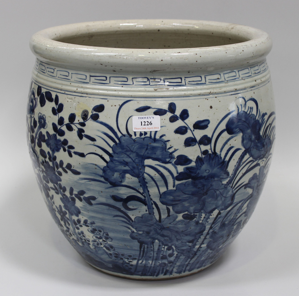 A Chinese blue and white porcelain jardinière, late 20th Century