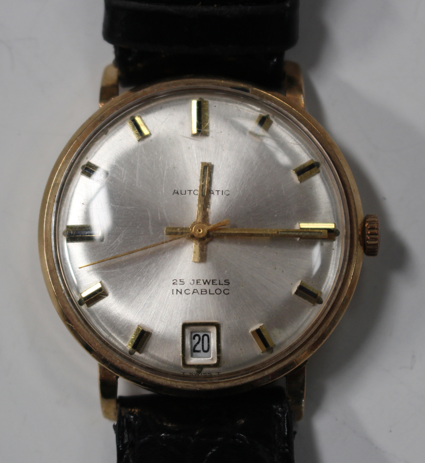 An Automatic gold circular cased gentleman's wristwatch, the silvered ...