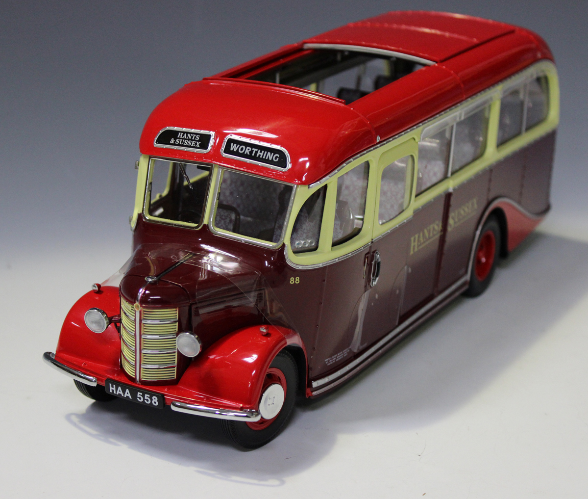 A Sun Star limited edition 1:24 scale 5004 1947 Bedford OB Duple 