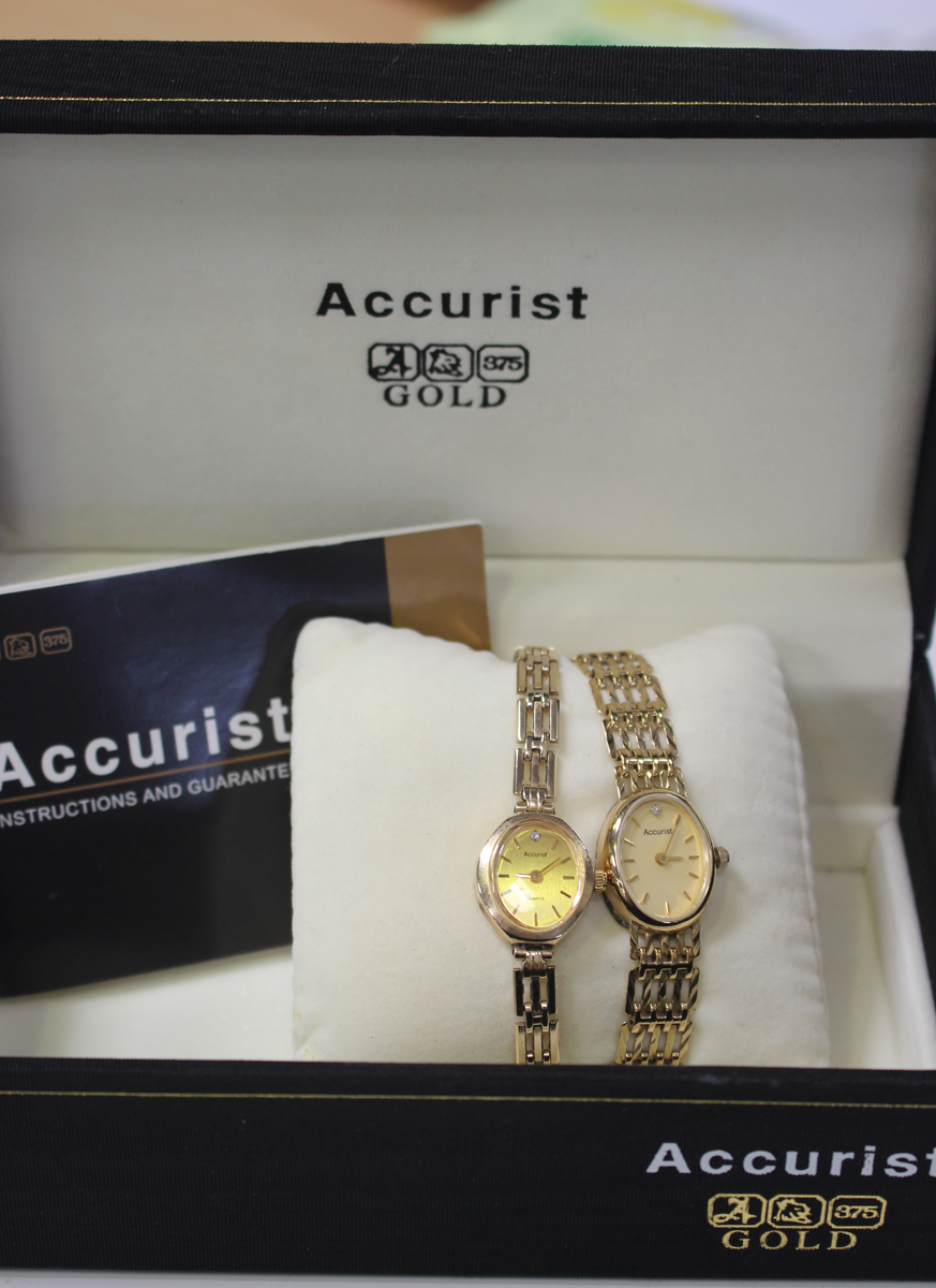 Accurist 375 2024 gold watch