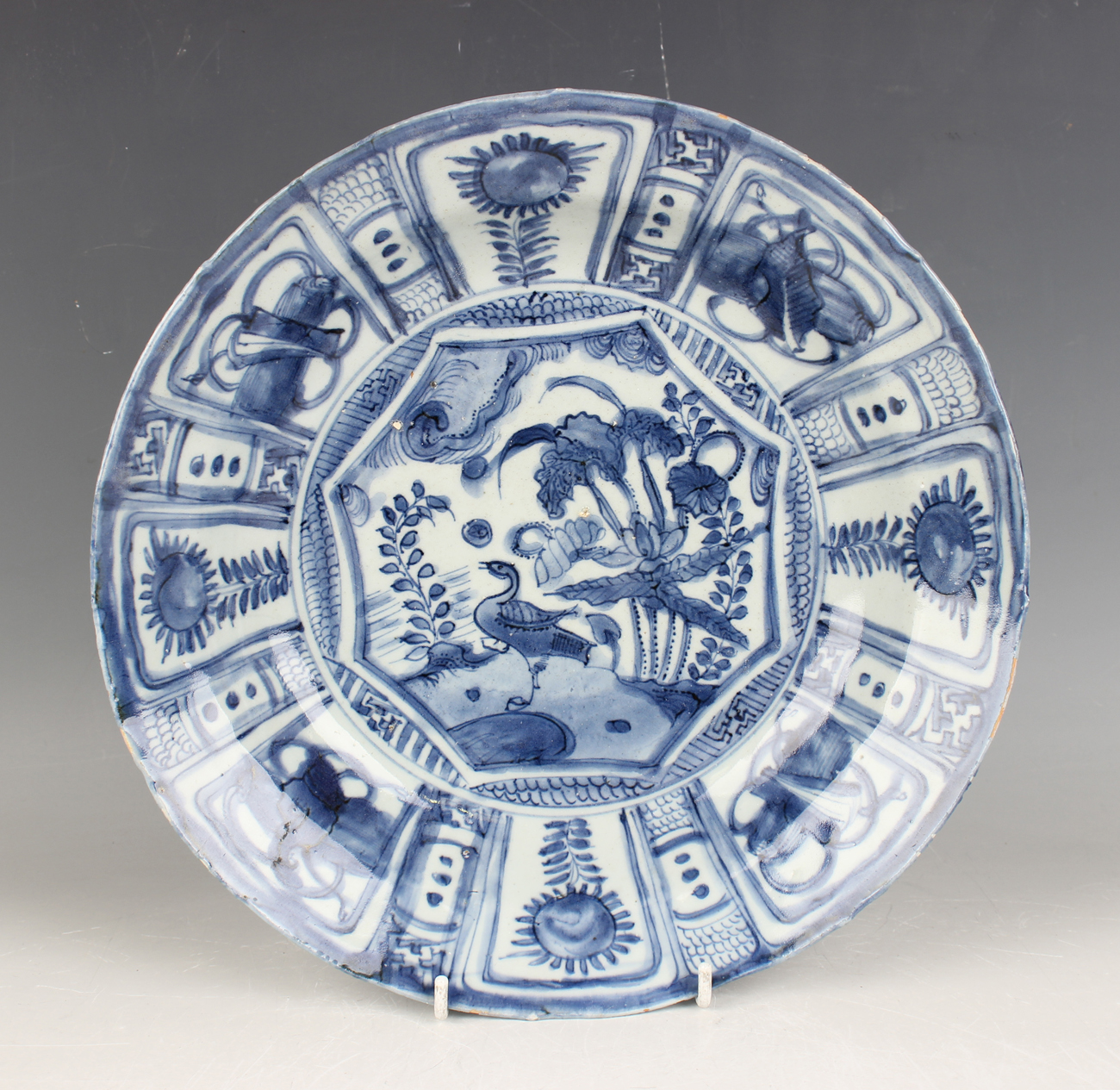 A Chinese blue and white Kraak porcelain circular dish, late Ming ...