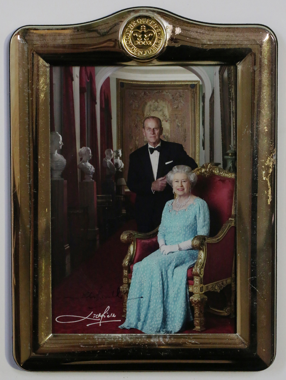 Autograph Royalty A Colour Photograph Of Queen Elizabeth Ii And Prince Philip Duke Of Edinburgh 