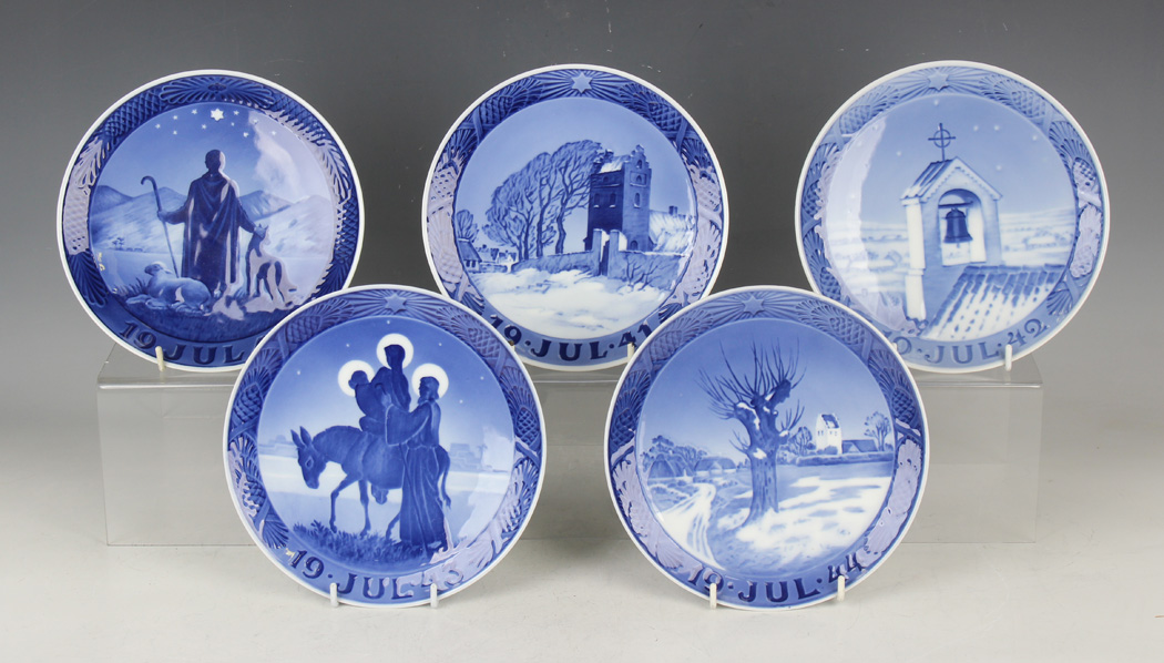 A set of ten Royal Copenhagen Christmas collector's plates 1940-49 ...