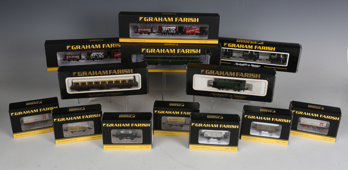 A Collection Of Graham Farish Gauge N Railway Items Including No 371